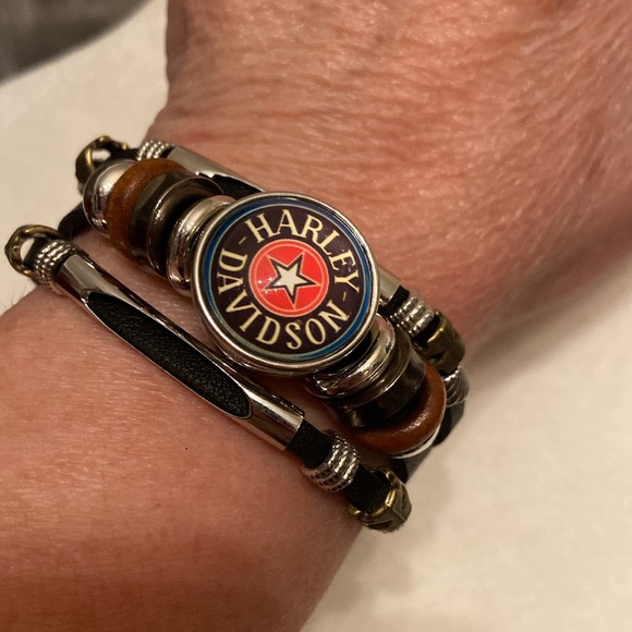 - HD Snap Bracelet - Picture 2 of 8